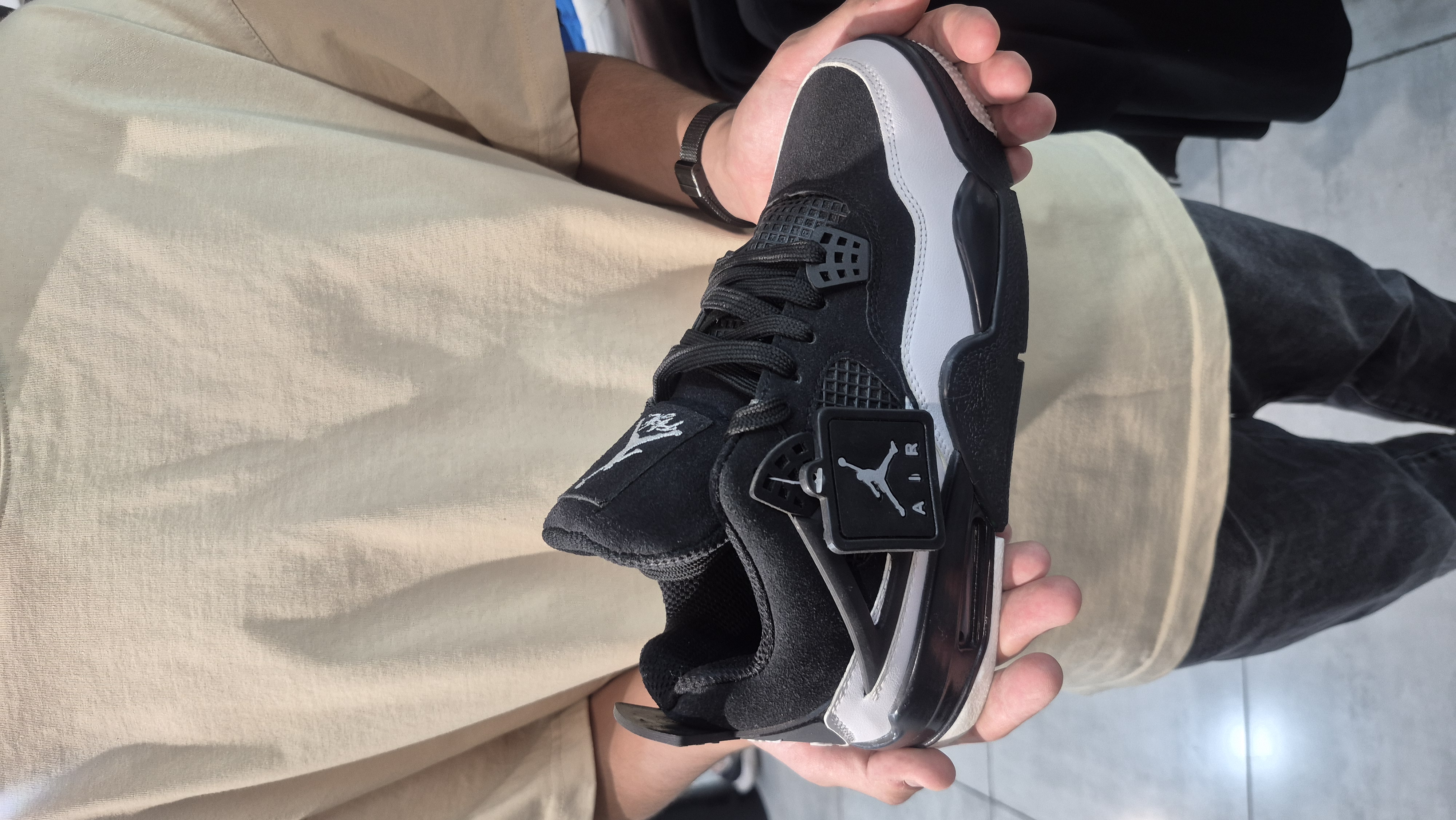 جردن ۴ وایت ثاندر ( AJ4 white thunder)